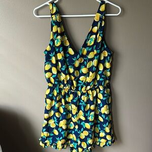 Summer romper w/ lemons. Medium. Excellent condition.